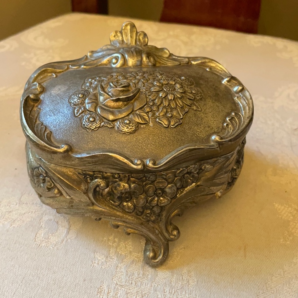 Vintage Holiday Imports silver plate Victorian trinket box red felt interior